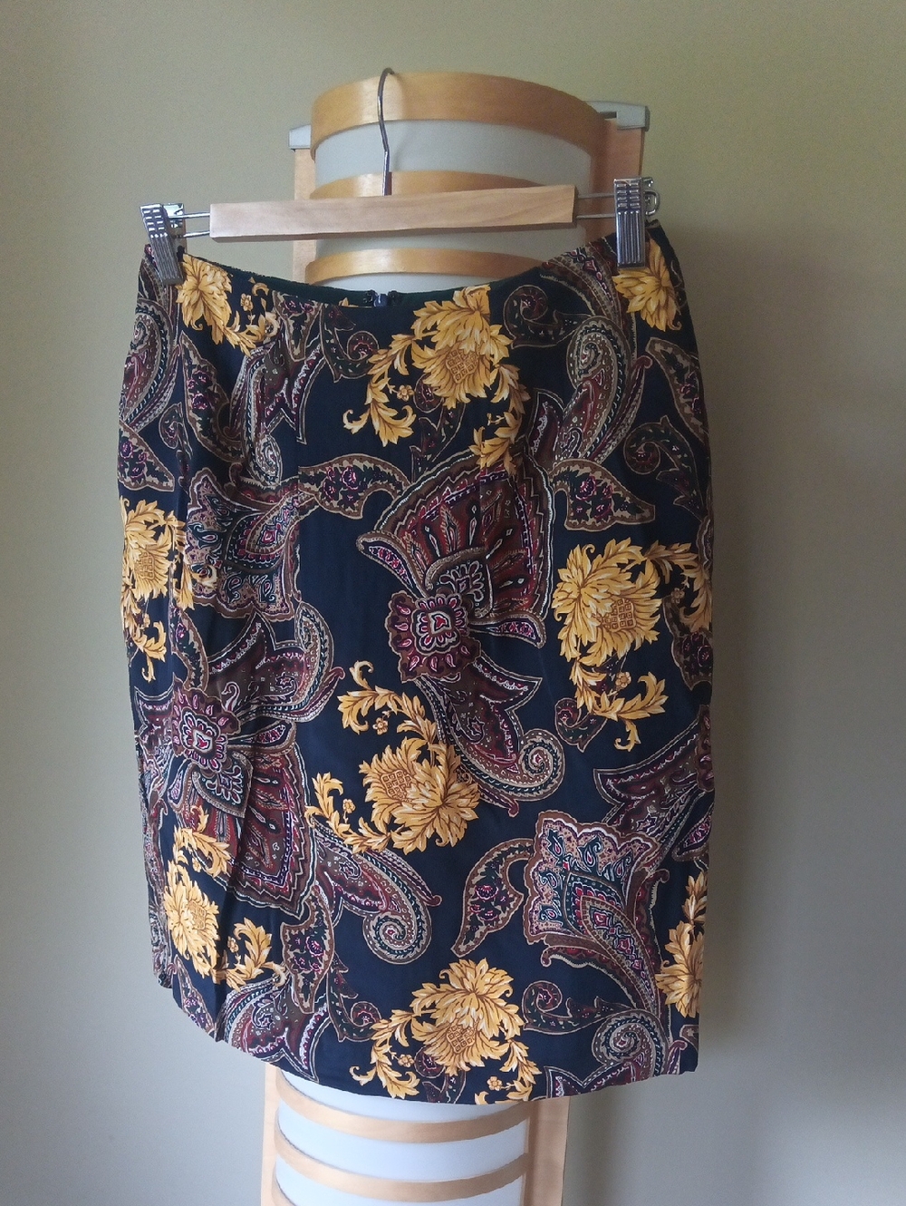 W14" L21" Jewelry Tone Paisley Print Black Pencil Skirt with Two Deep Pockets